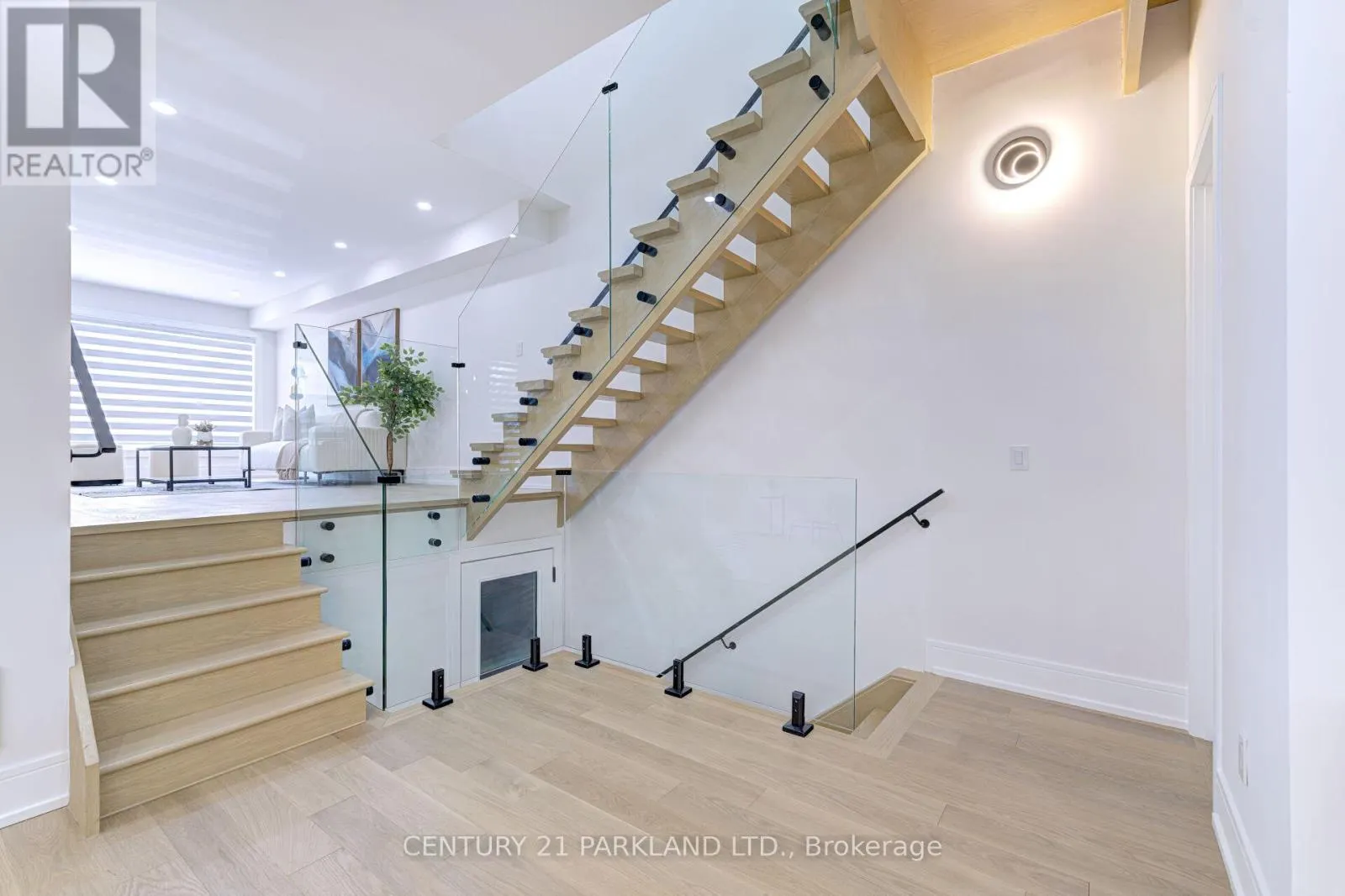 6 STANHOPE AVENUE