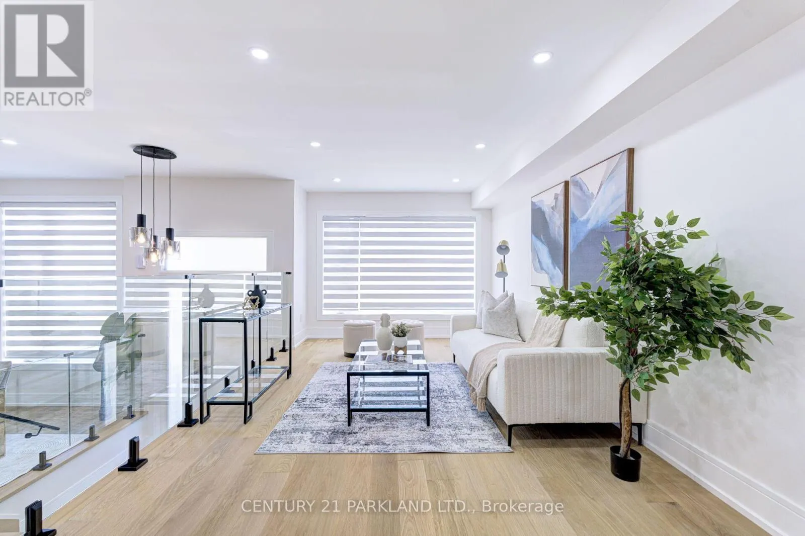 6 STANHOPE AVENUE
