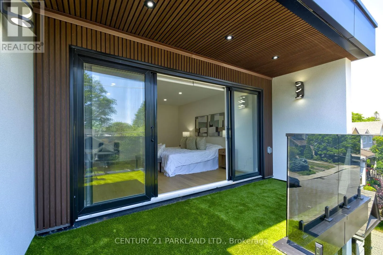 6 STANHOPE AVENUE