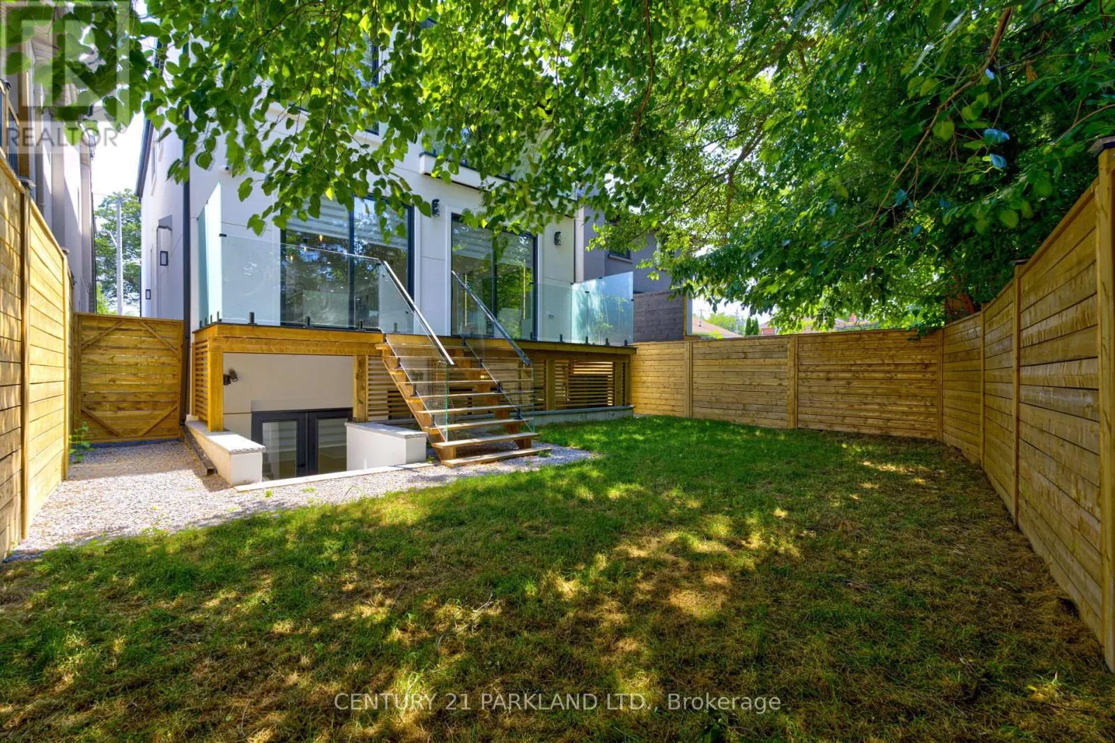 6 STANHOPE AVENUE