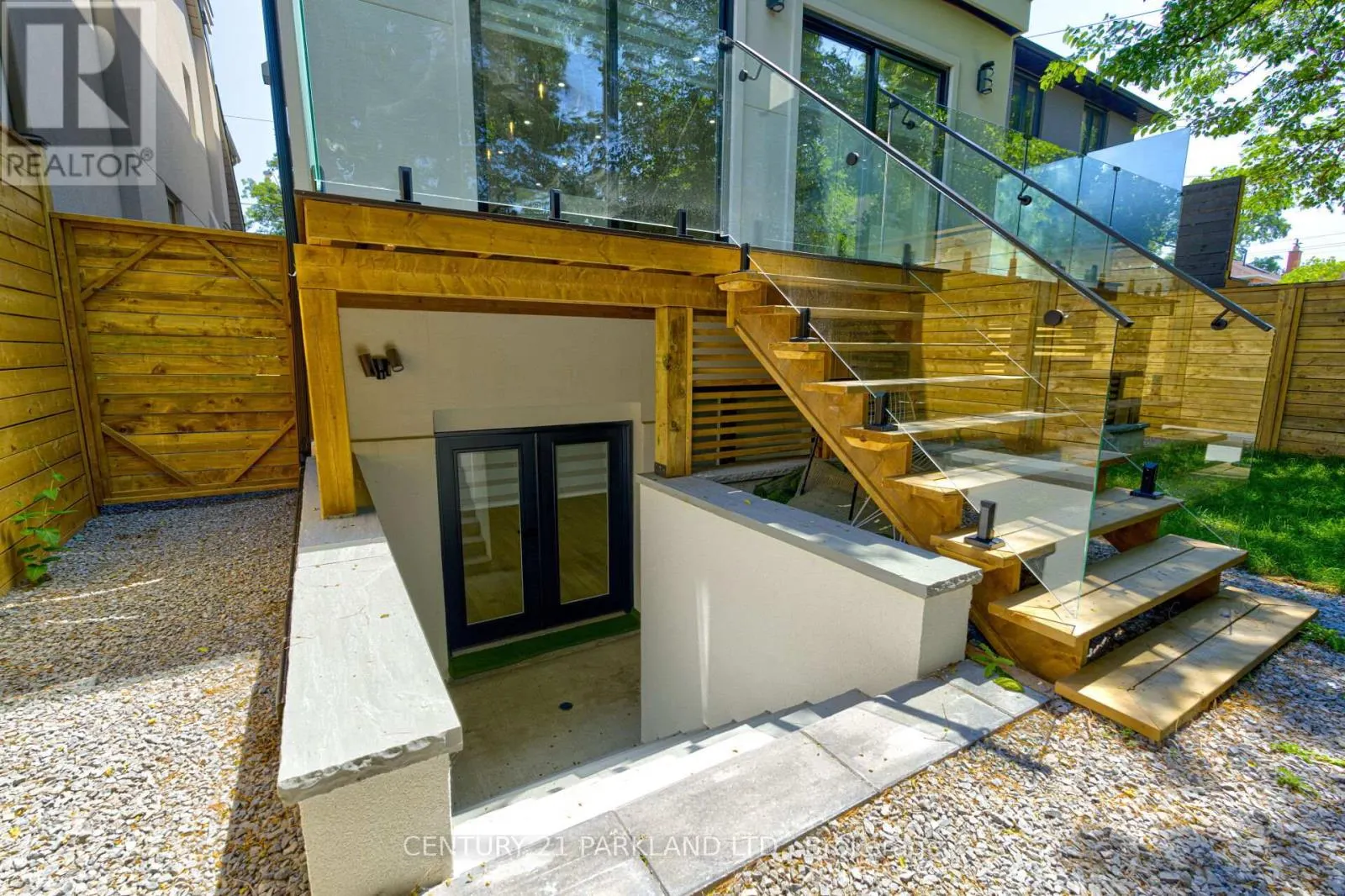 6 STANHOPE AVENUE