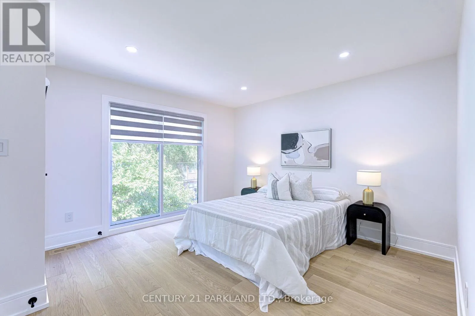 6 STANHOPE AVENUE