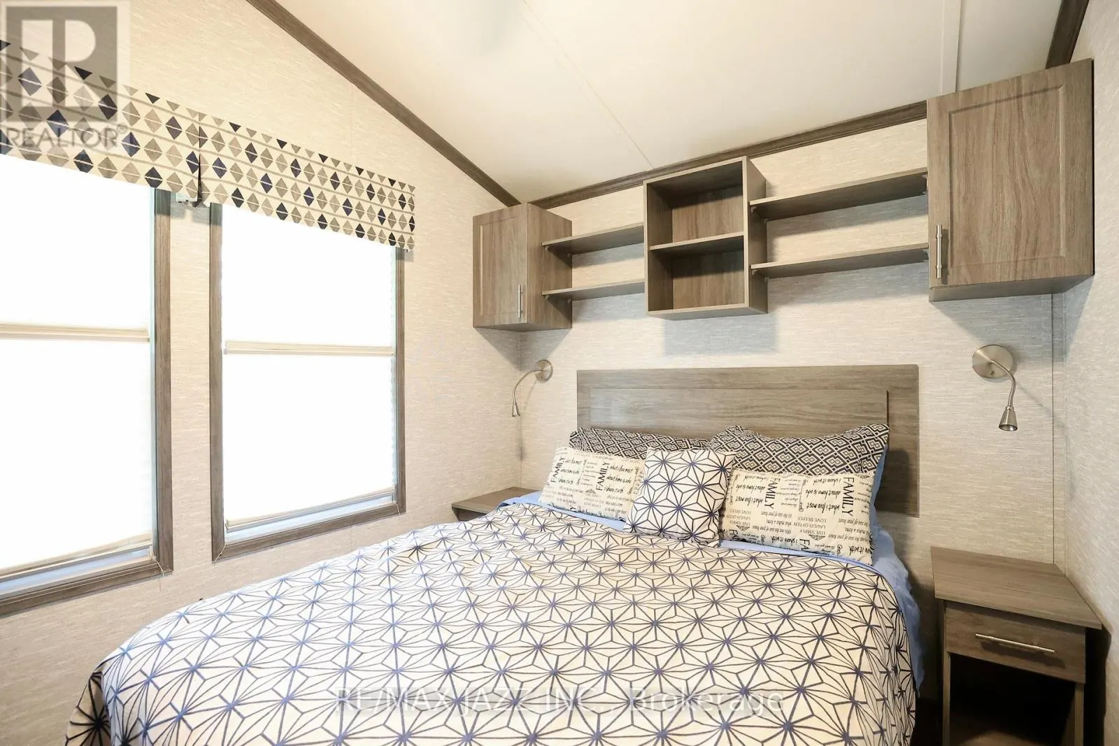 819 - 225 PLATTEN BOULEVARD, #819