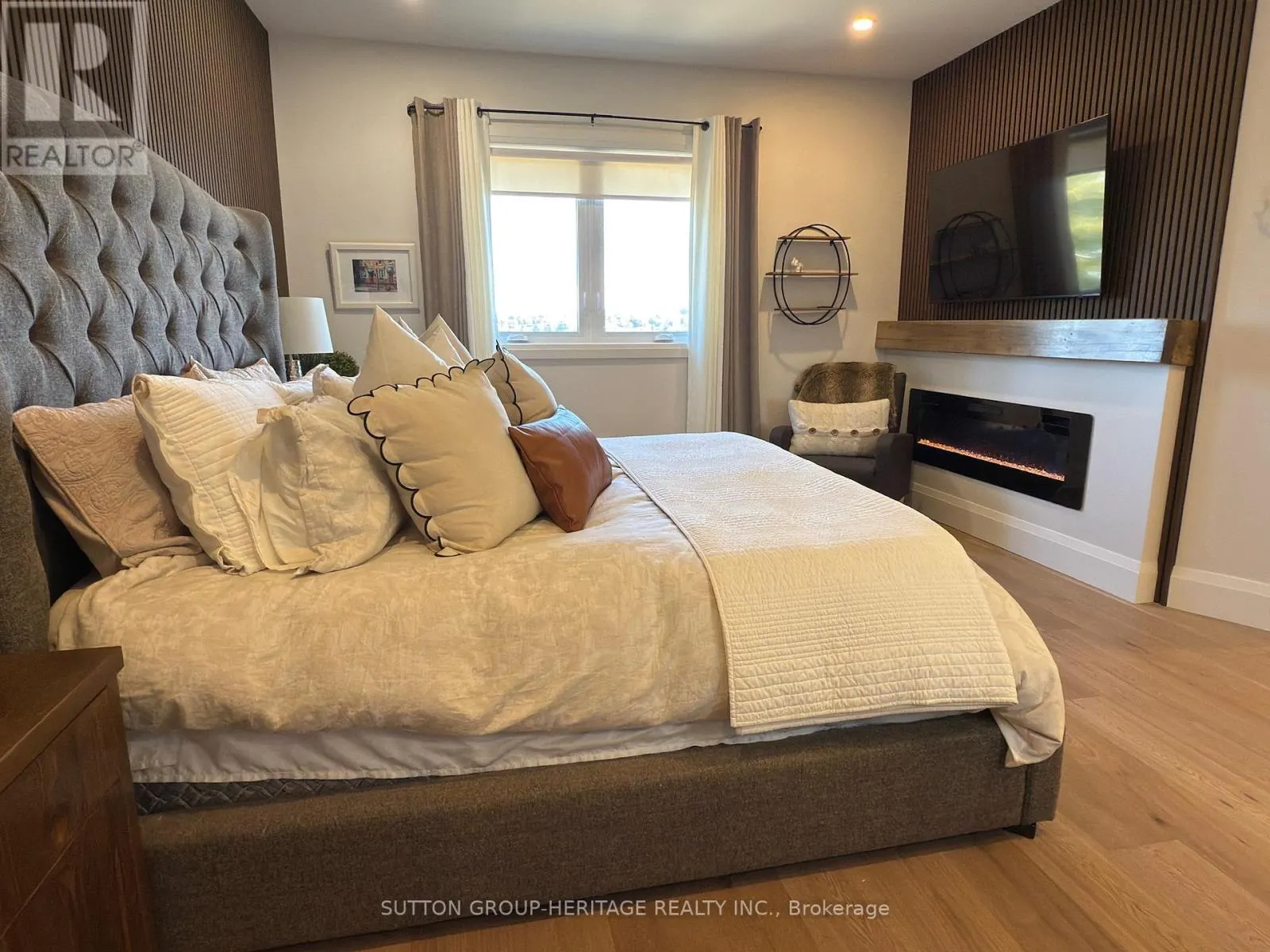 16 COULCLIFF BOULEVARD