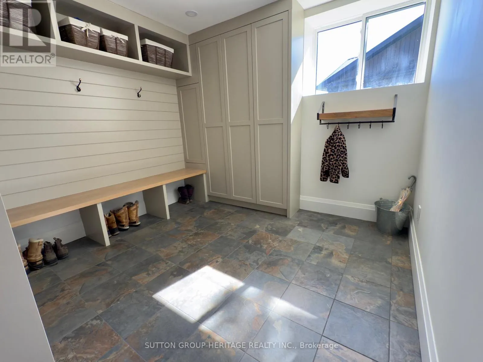16 COULCLIFF BOULEVARD