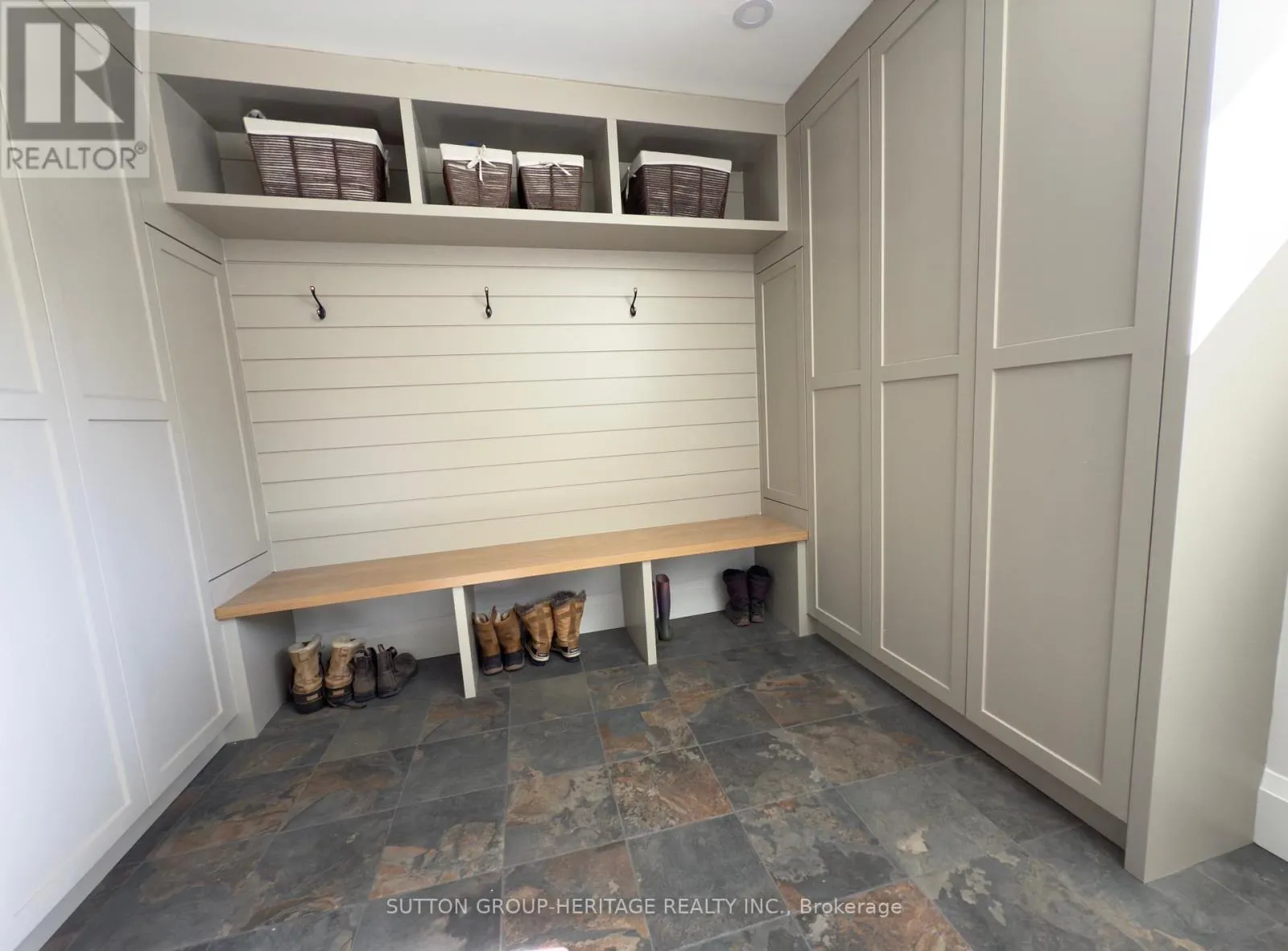 16 COULCLIFF BOULEVARD