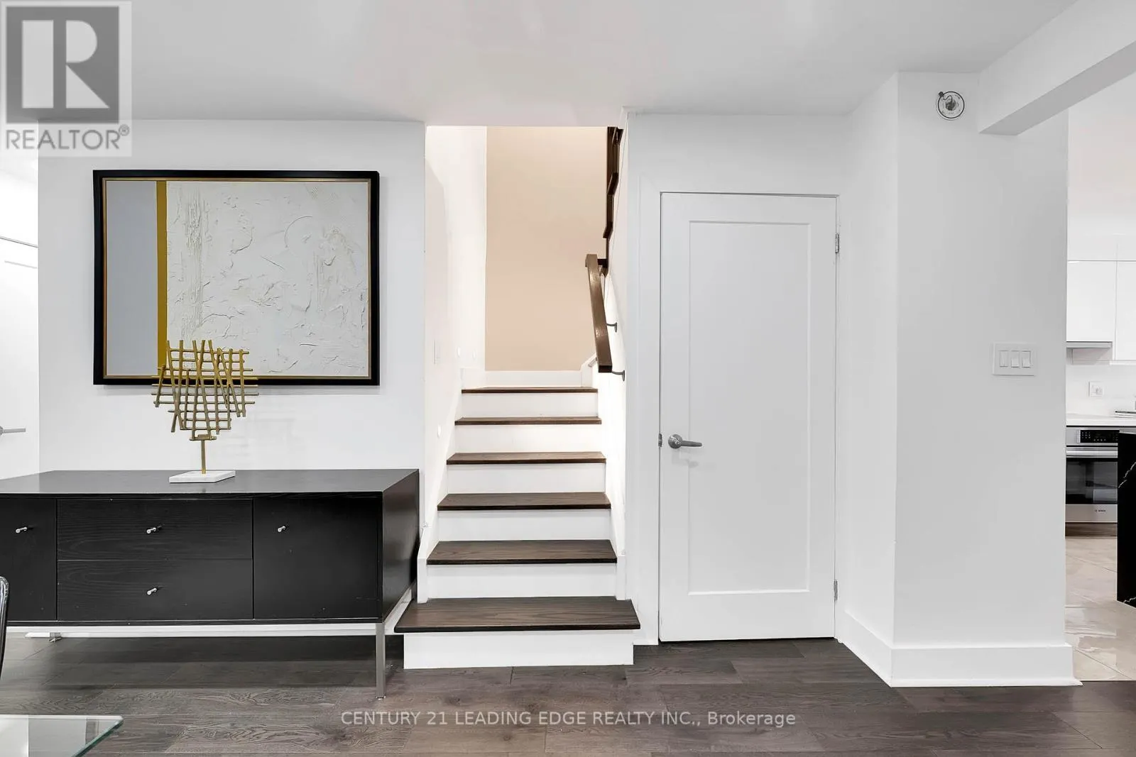 3 HEMANS COURT