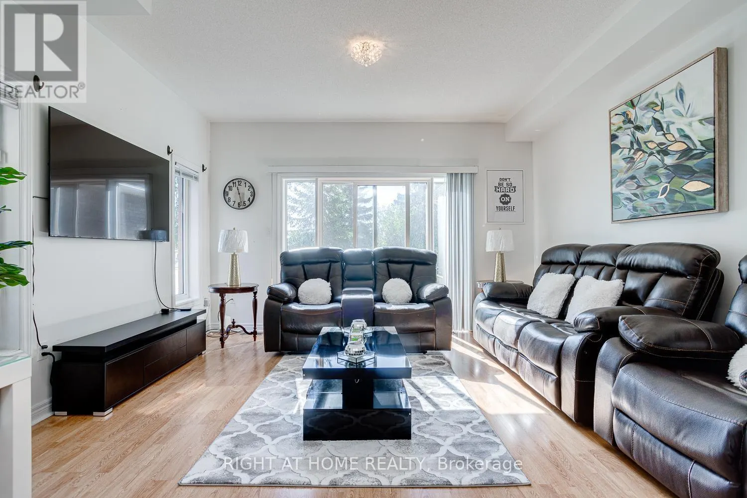17 - 19 NIAGARA DRIVE