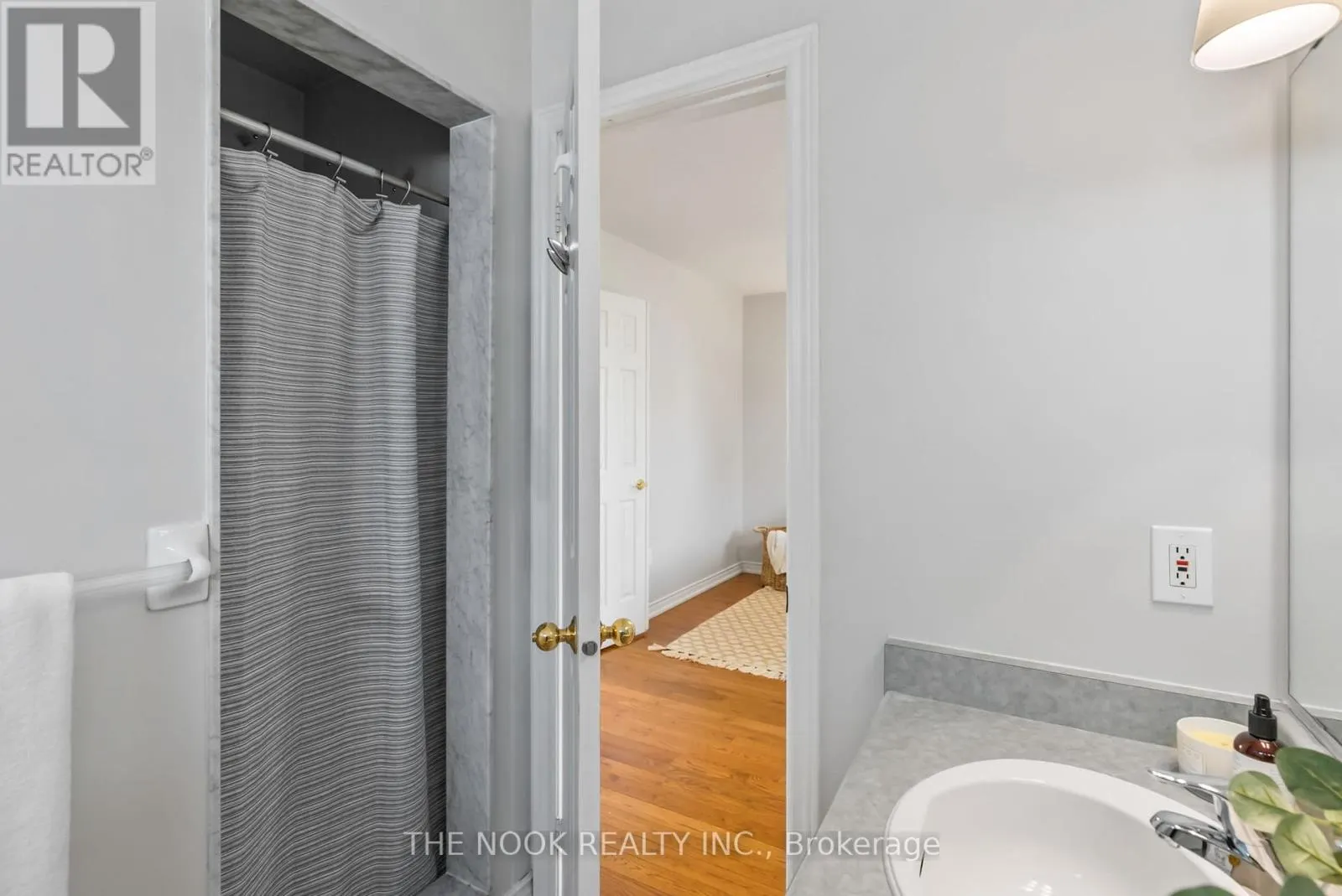 4 HEARTHSTONE CRESCENT