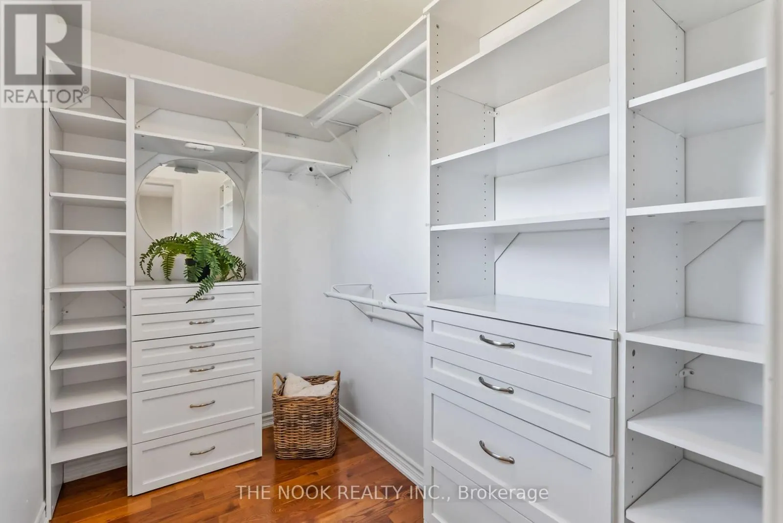 4 HEARTHSTONE CRESCENT