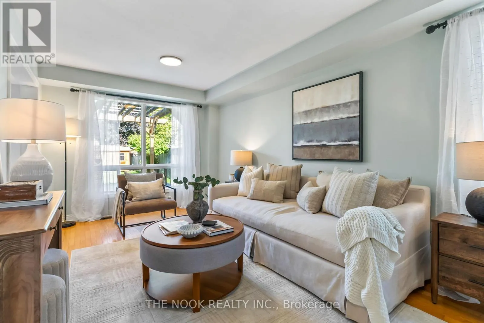 4 HEARTHSTONE CRESCENT