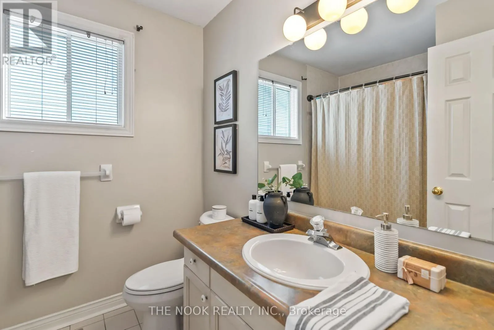 4 HEARTHSTONE CRESCENT