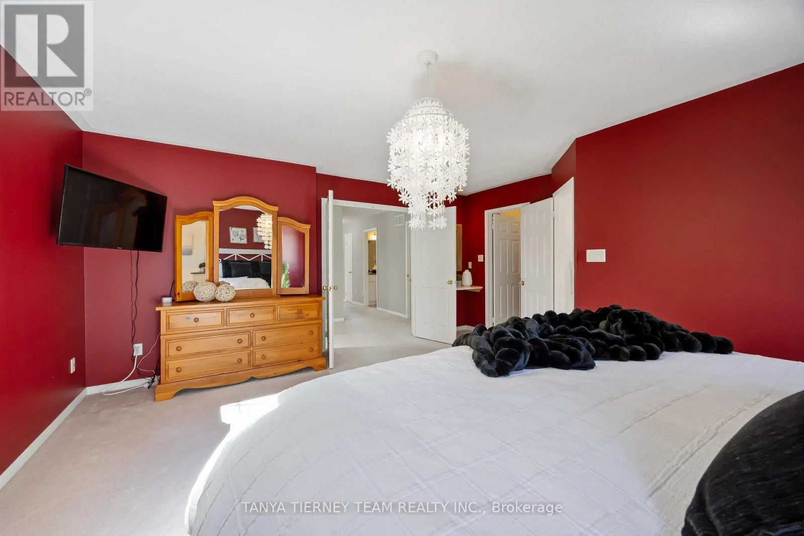 30 CLARIDGE CRESCENT