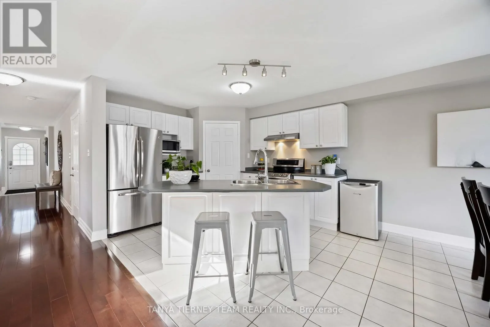 30 CLARIDGE CRESCENT