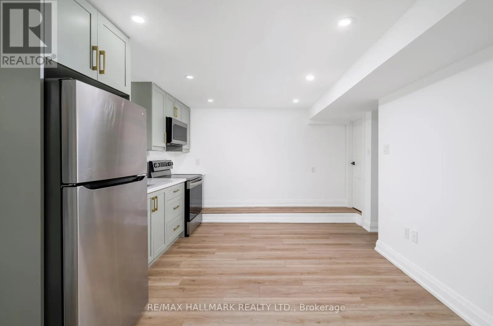 3 THYRA AVENUE