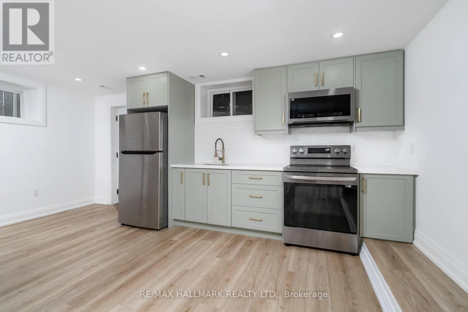3 THYRA AVENUE