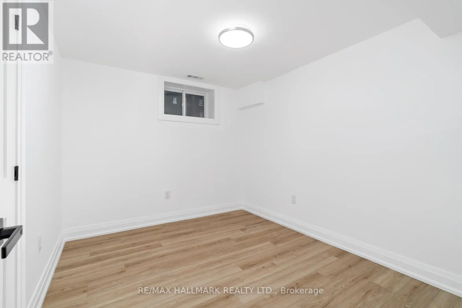 3 THYRA AVENUE