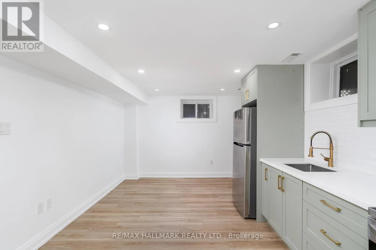 3 THYRA AVENUE