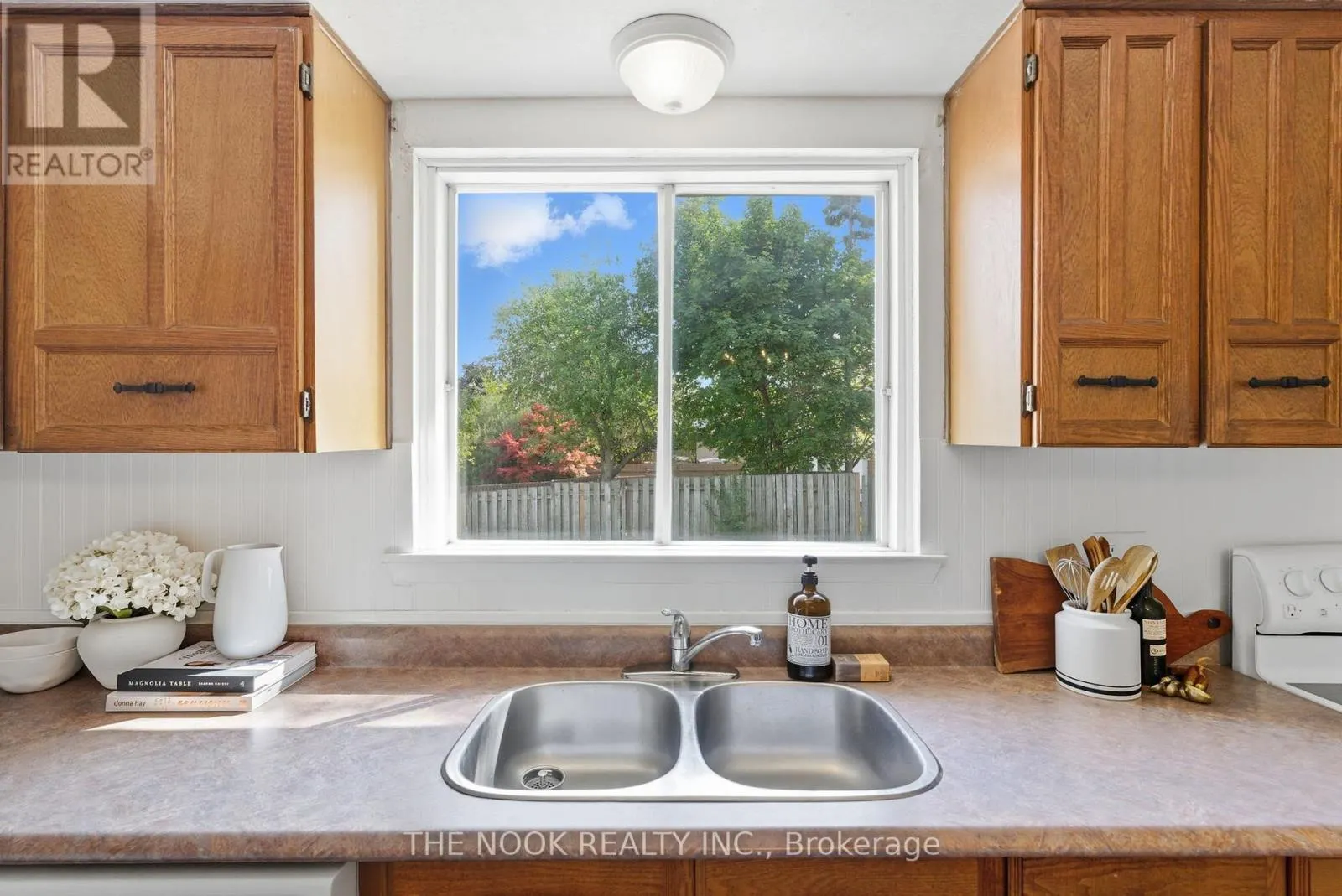 52 ROSALYNNE AVENUE