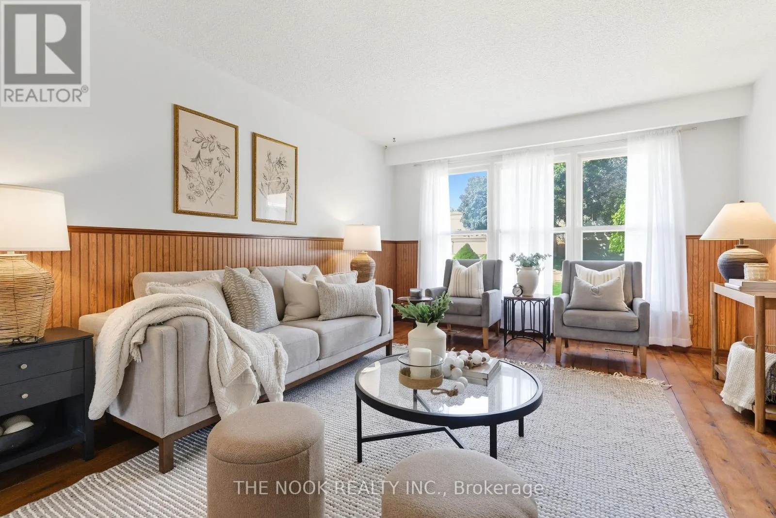 52 ROSALYNNE AVENUE