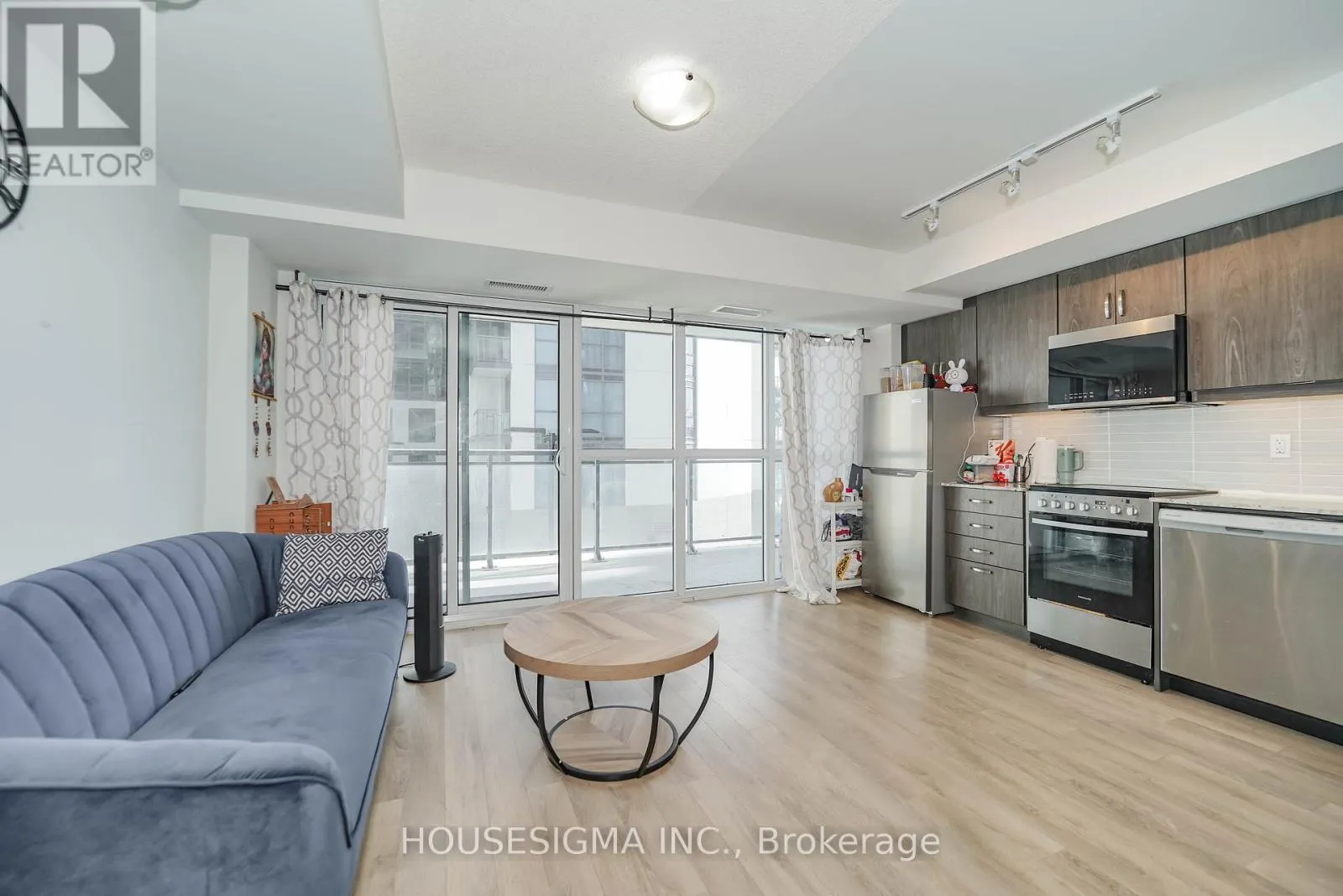 226 - 20 MEADOWGLEN PLACE
