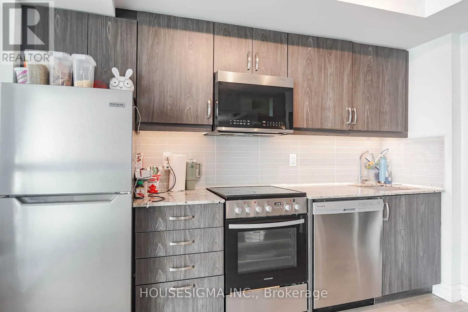 226 - 20 MEADOWGLEN PLACE