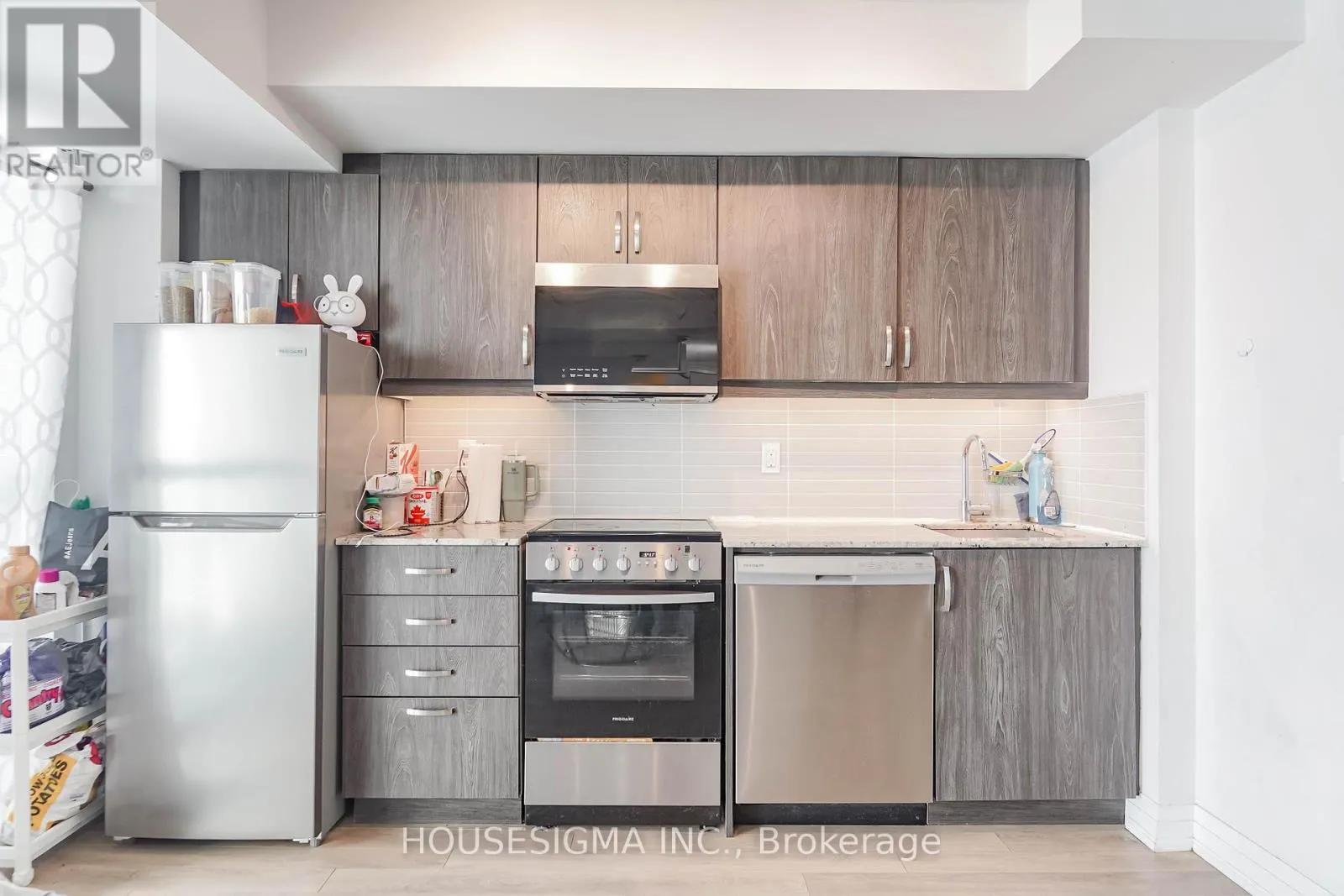 226 - 20 MEADOWGLEN PLACE