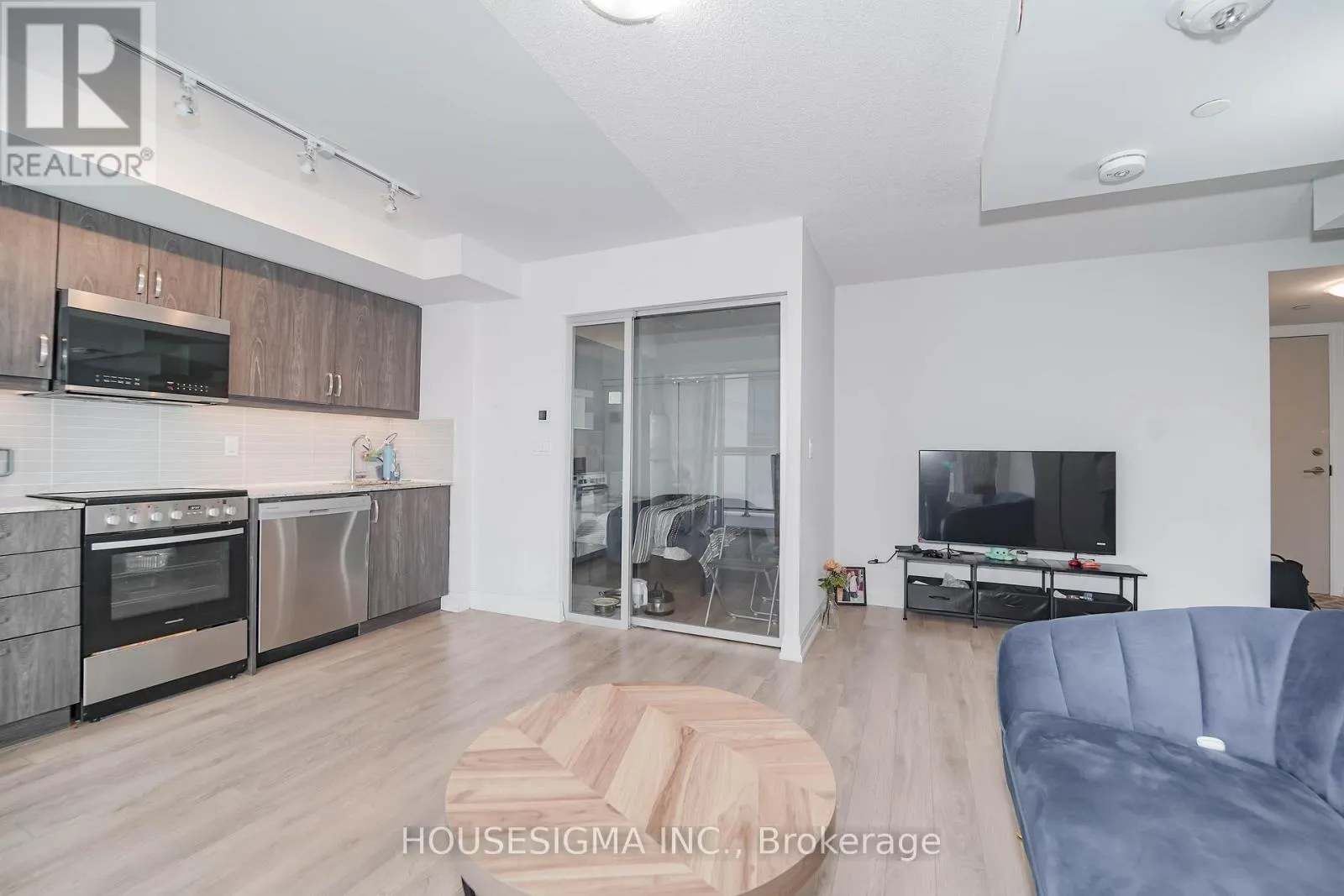 226 - 20 MEADOWGLEN PLACE
