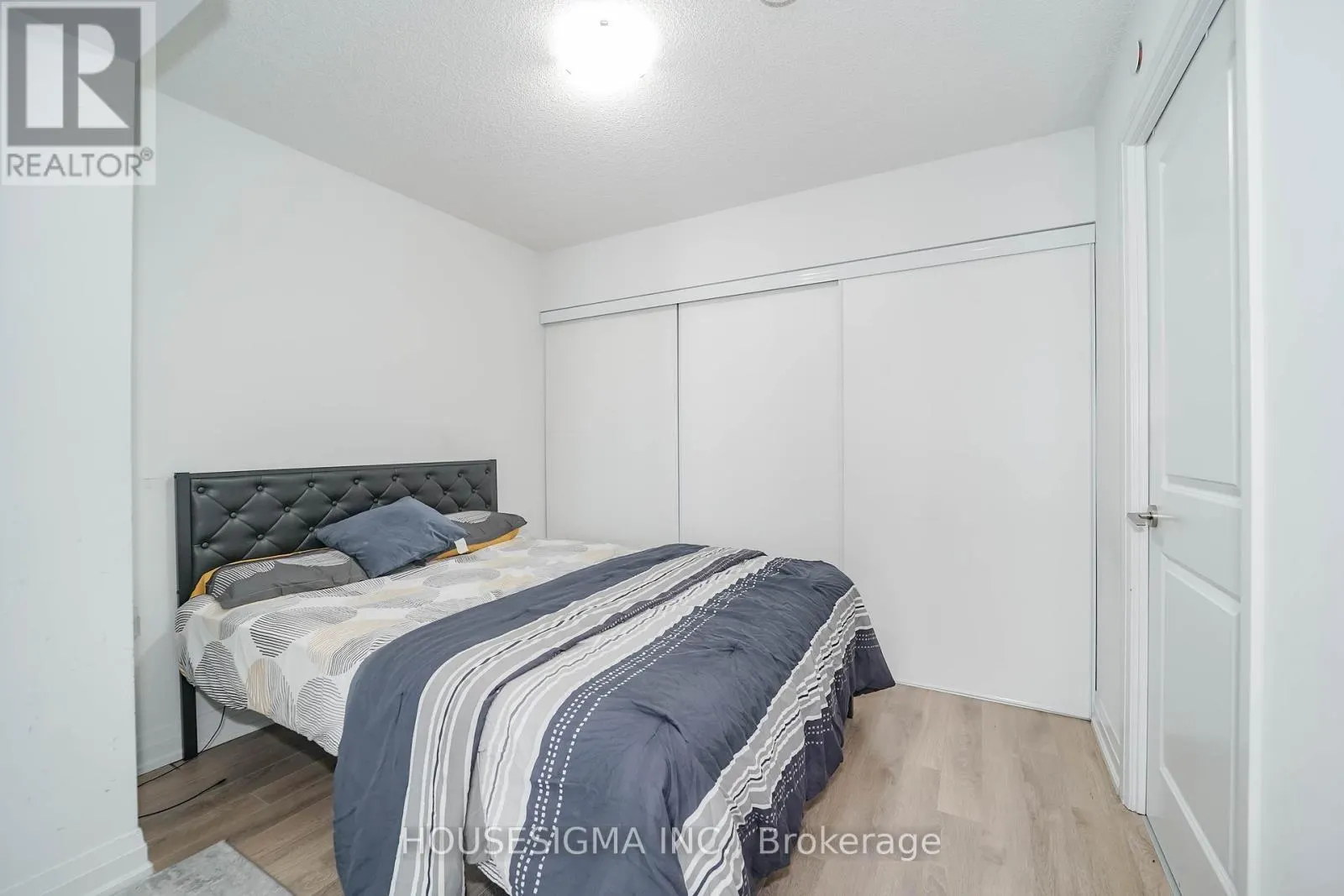 226 - 20 MEADOWGLEN PLACE