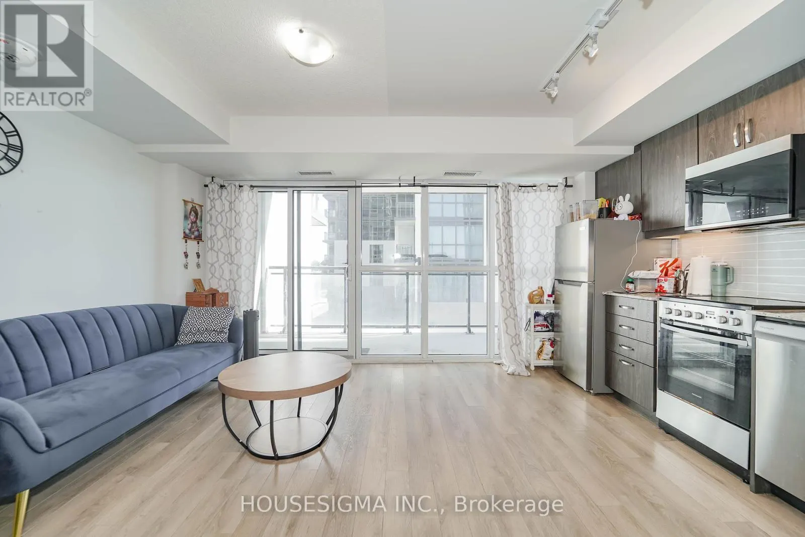 226 - 20 MEADOWGLEN PLACE