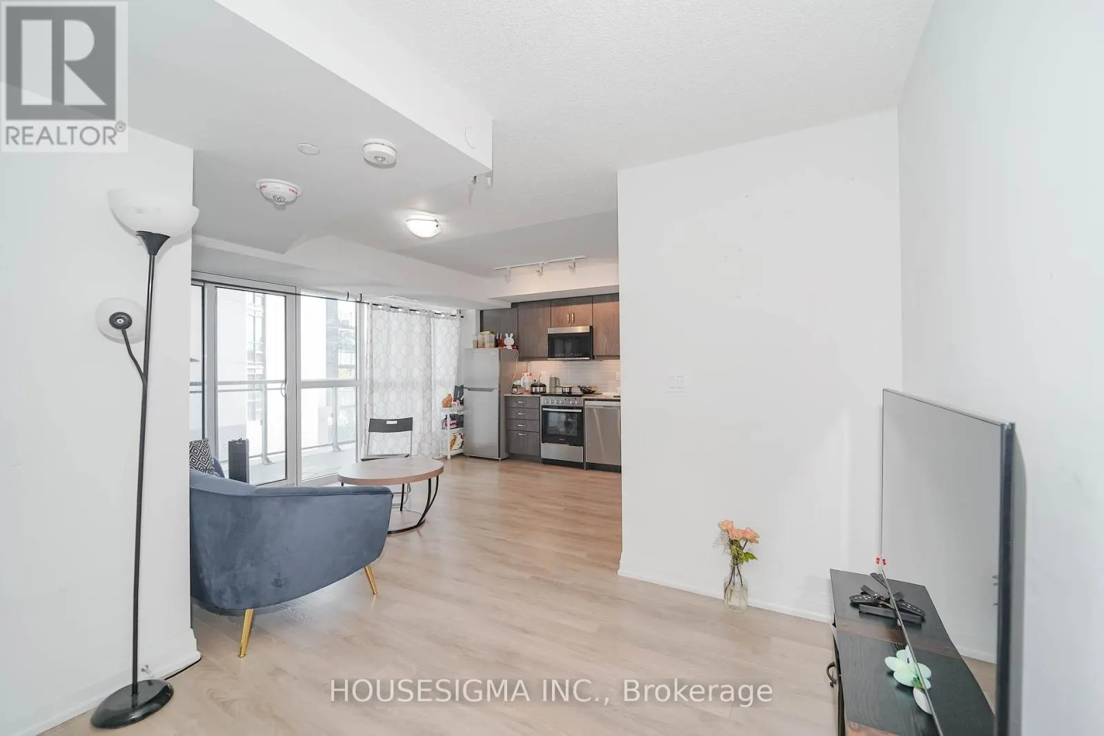 226 - 20 MEADOWGLEN PLACE
