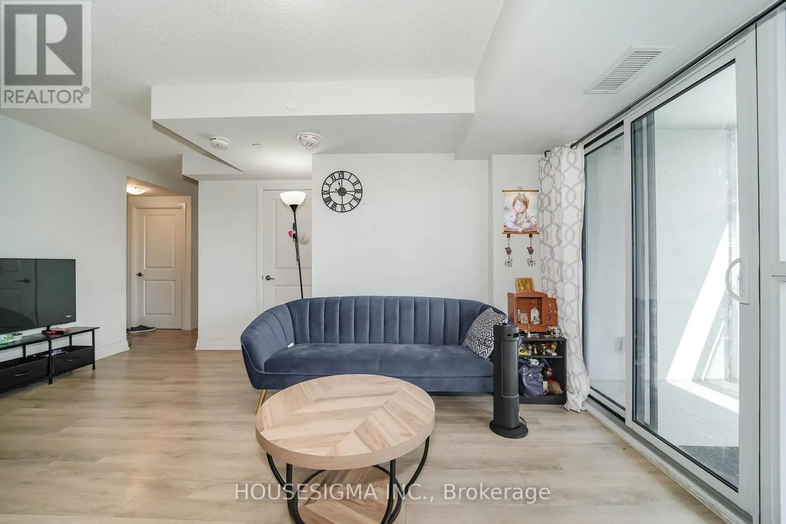 226 - 20 MEADOWGLEN PLACE