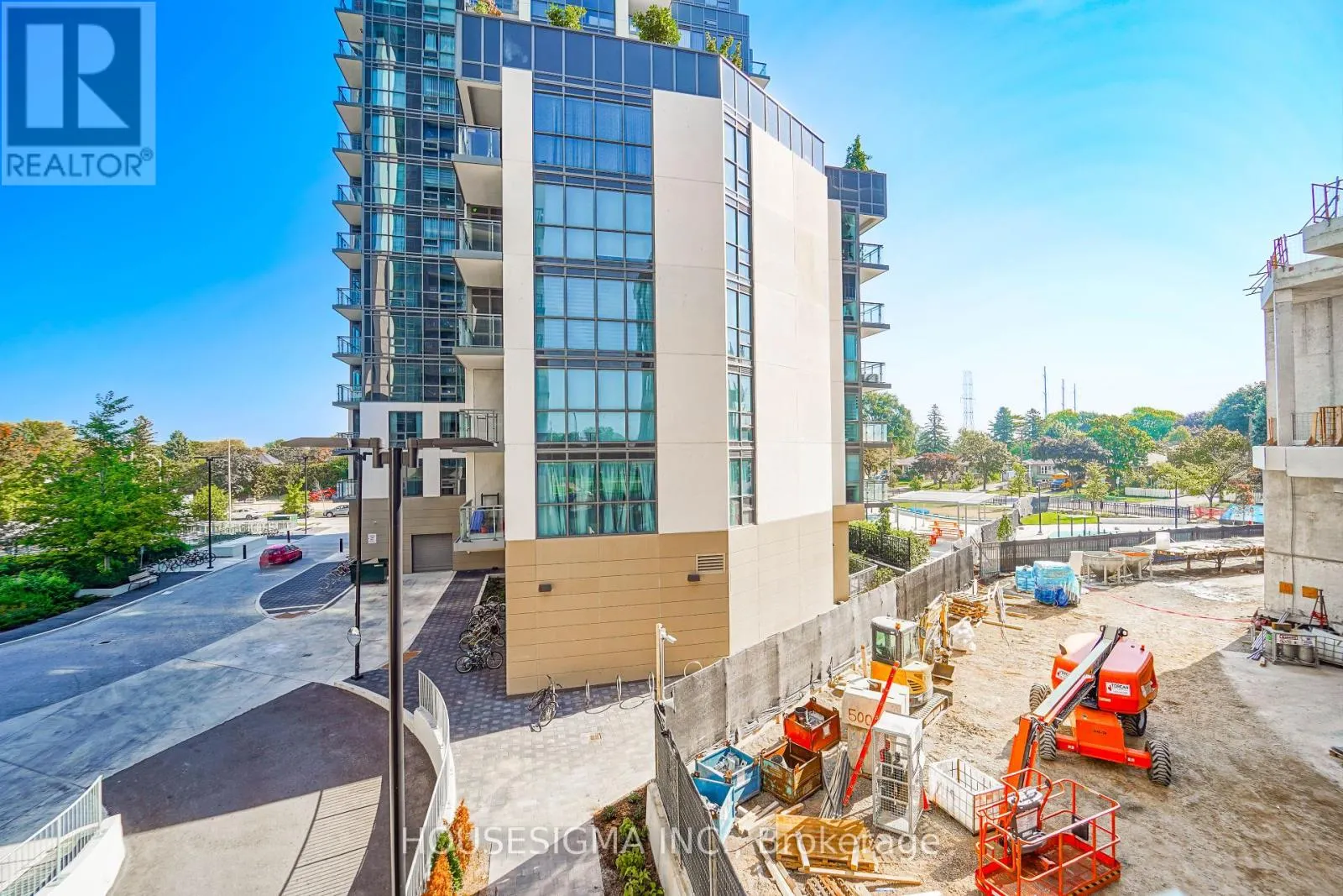 226 - 20 MEADOWGLEN PLACE