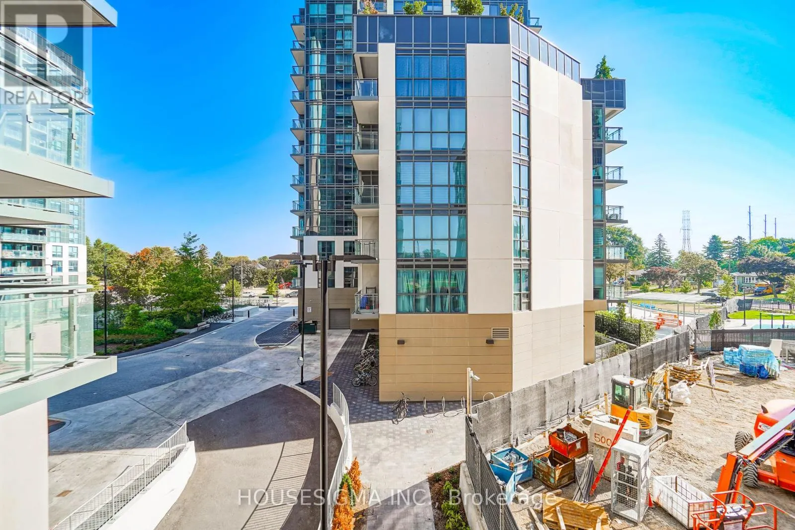 226 - 20 MEADOWGLEN PLACE
