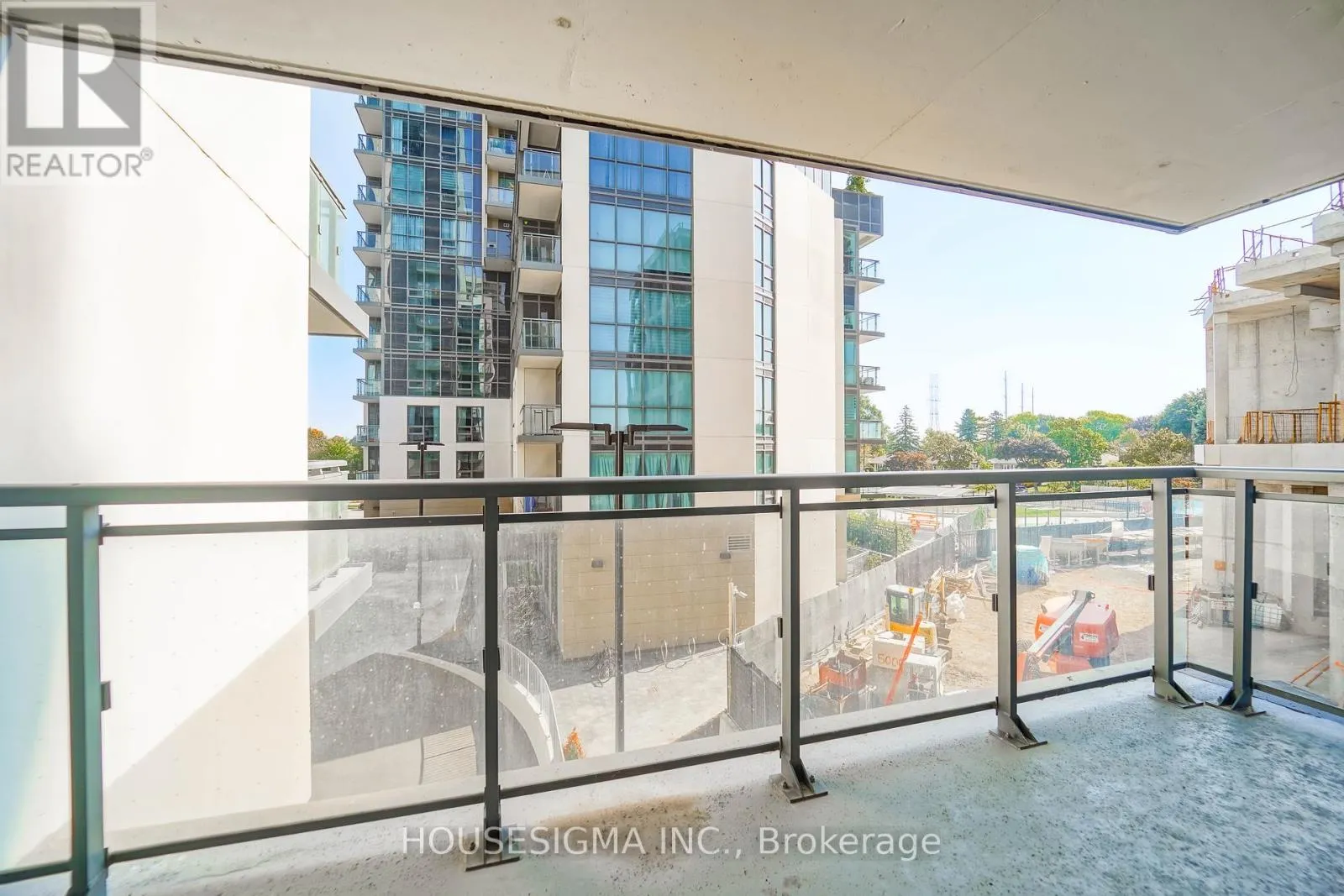 226 - 20 MEADOWGLEN PLACE