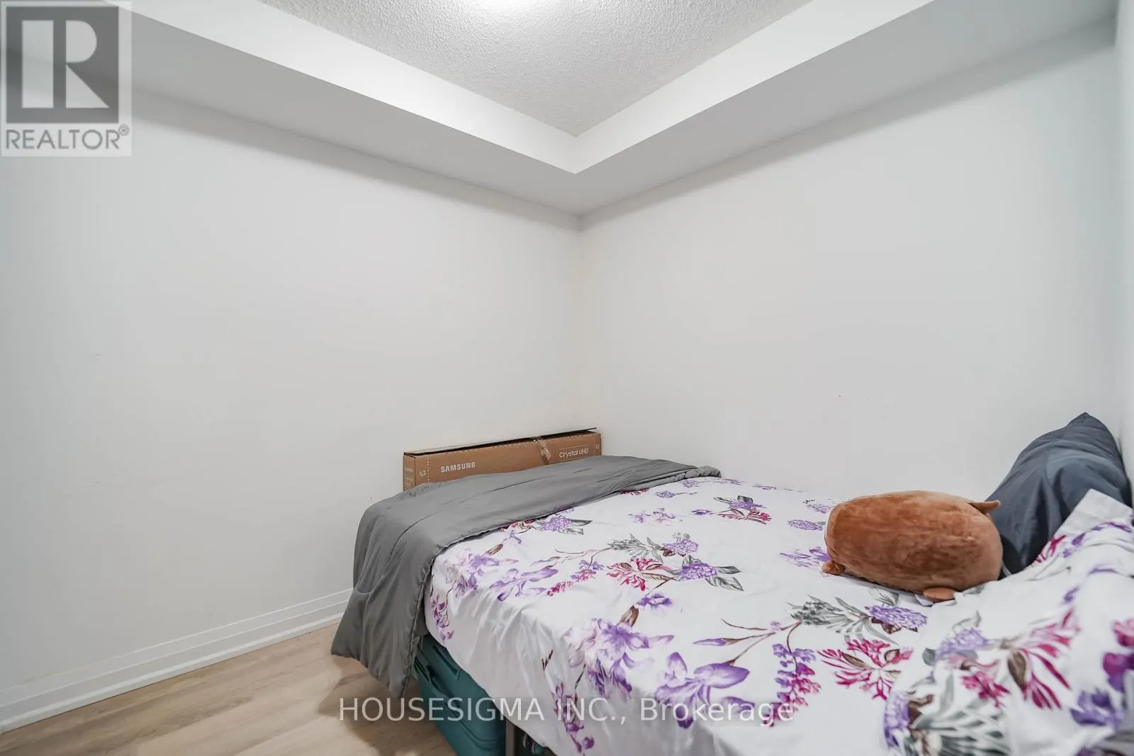 226 - 20 MEADOWGLEN PLACE