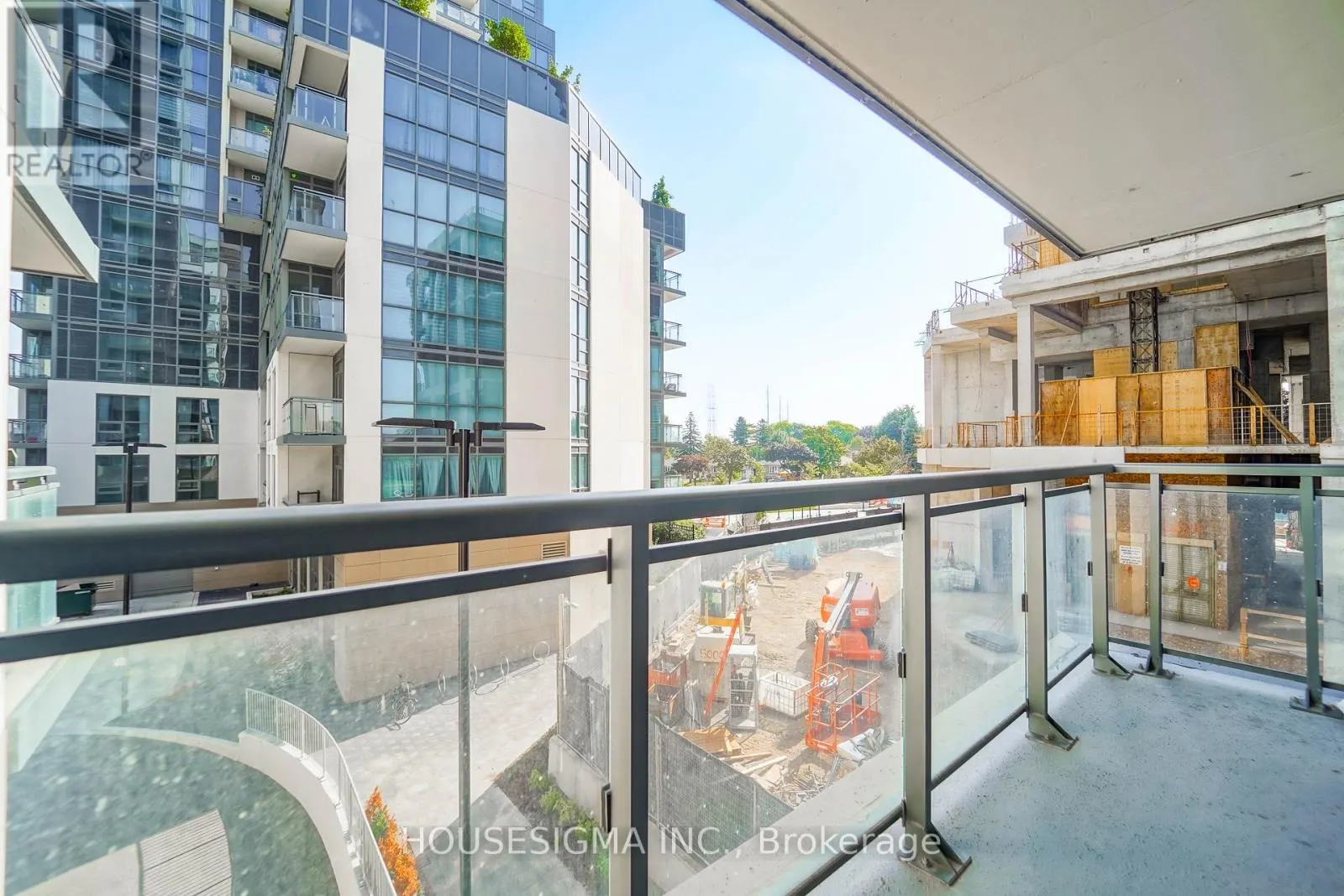 226 - 20 MEADOWGLEN PLACE