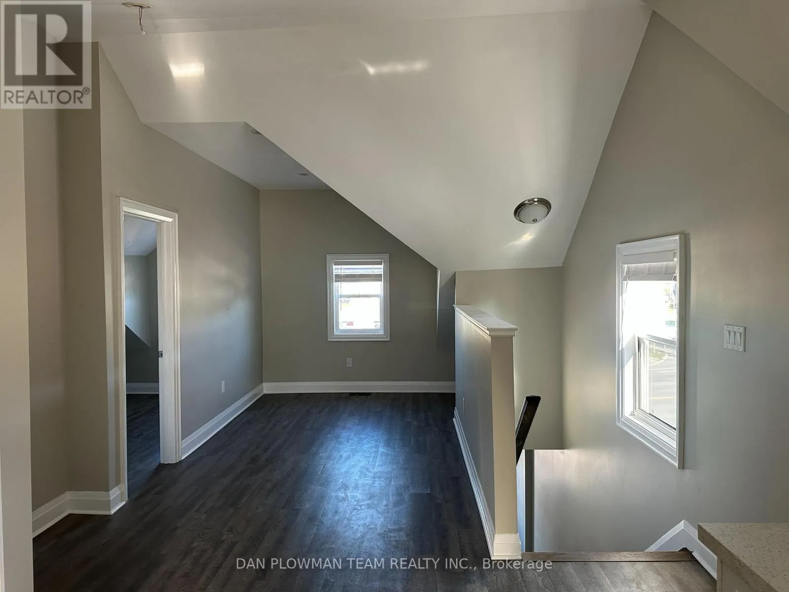 UPPER - 460 PARK ROAD S