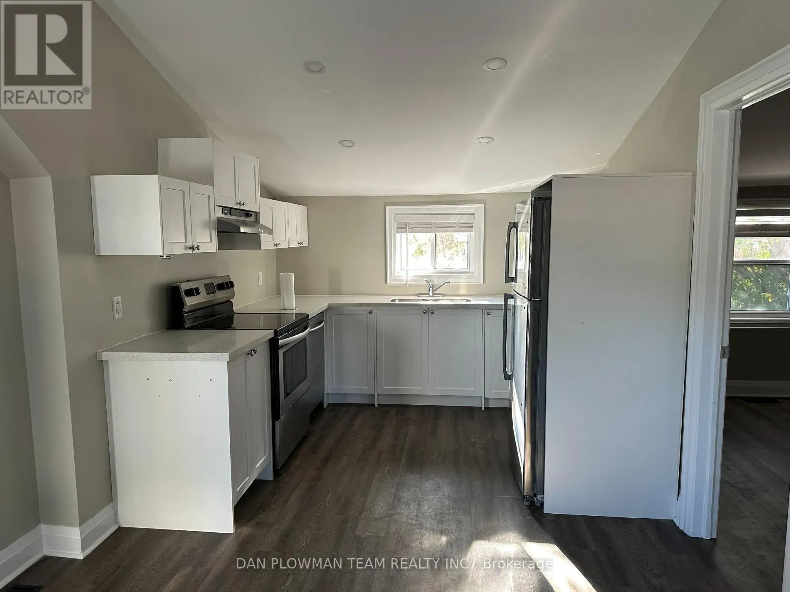 UPPER - 460 PARK ROAD S