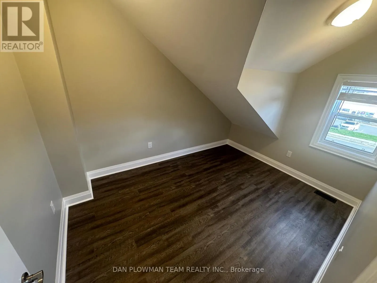 UPPER - 460 PARK ROAD S