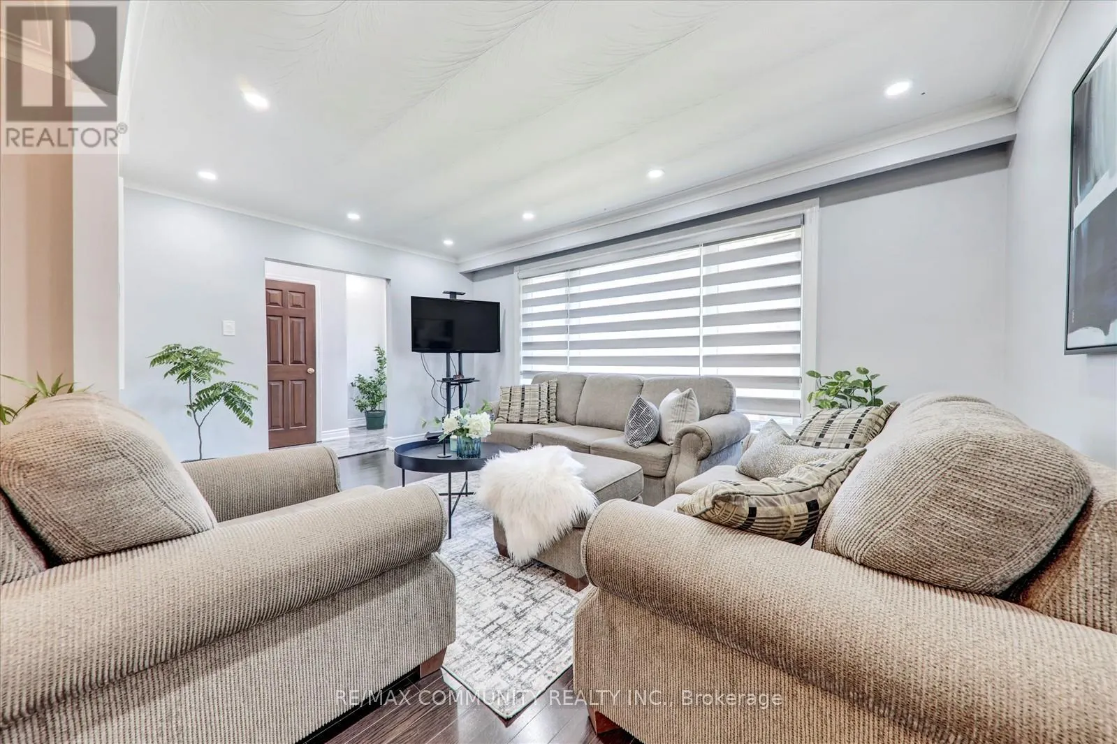 6 BARLOW ROAD