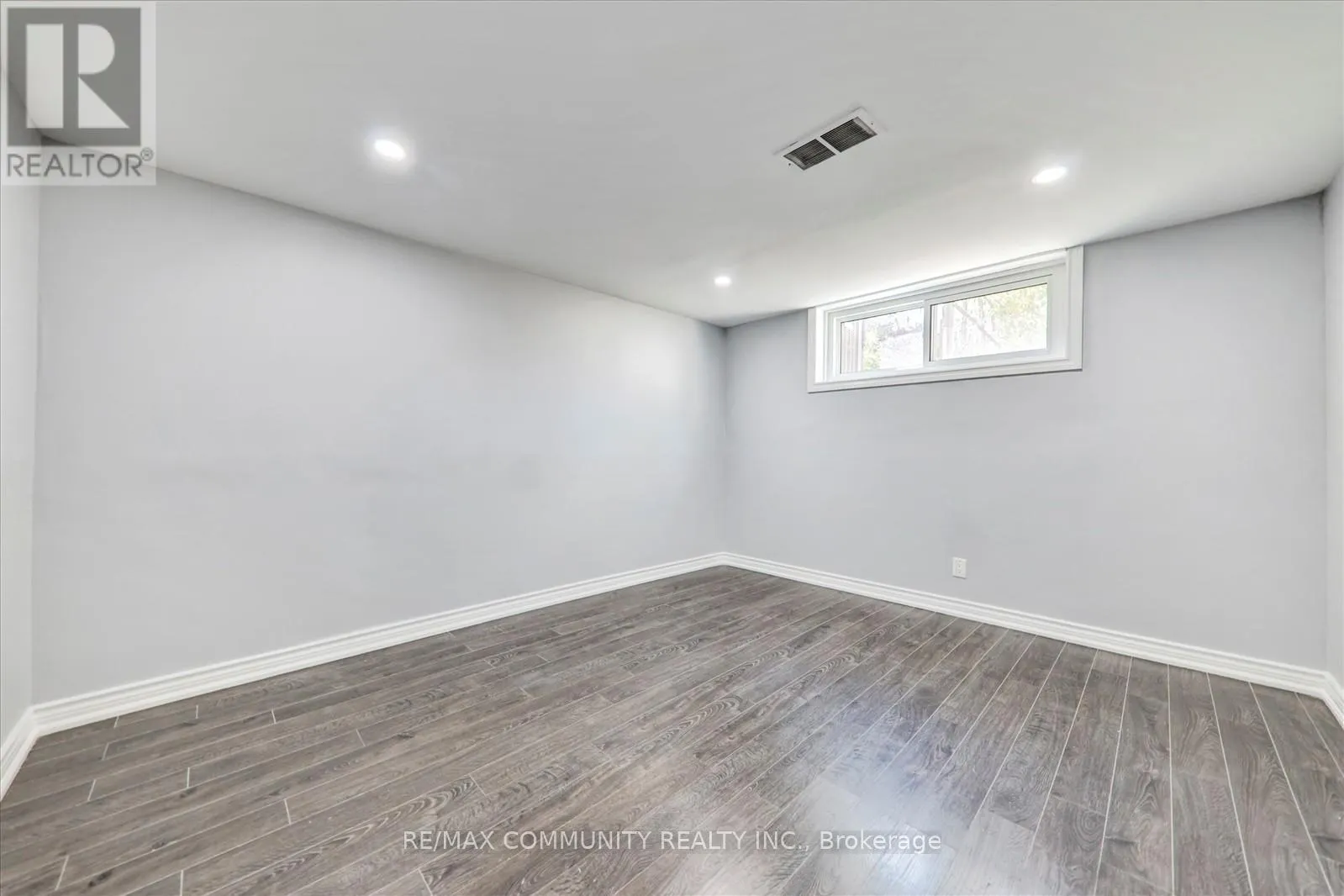 6 BARLOW ROAD