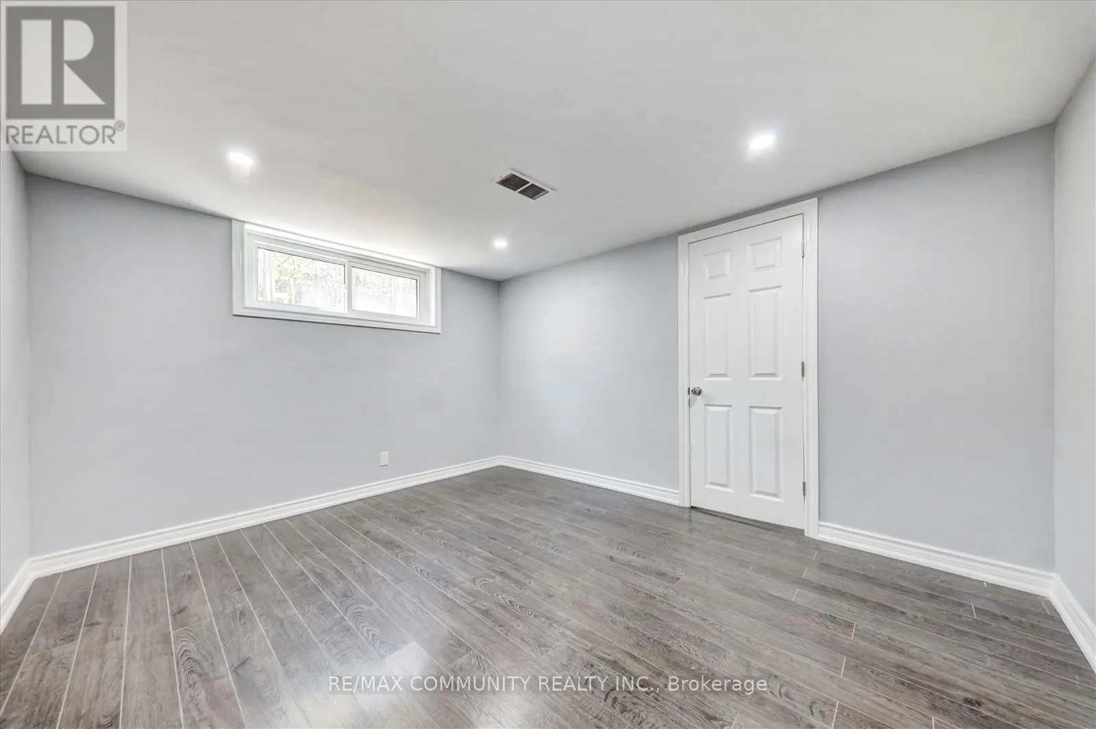 6 BARLOW ROAD