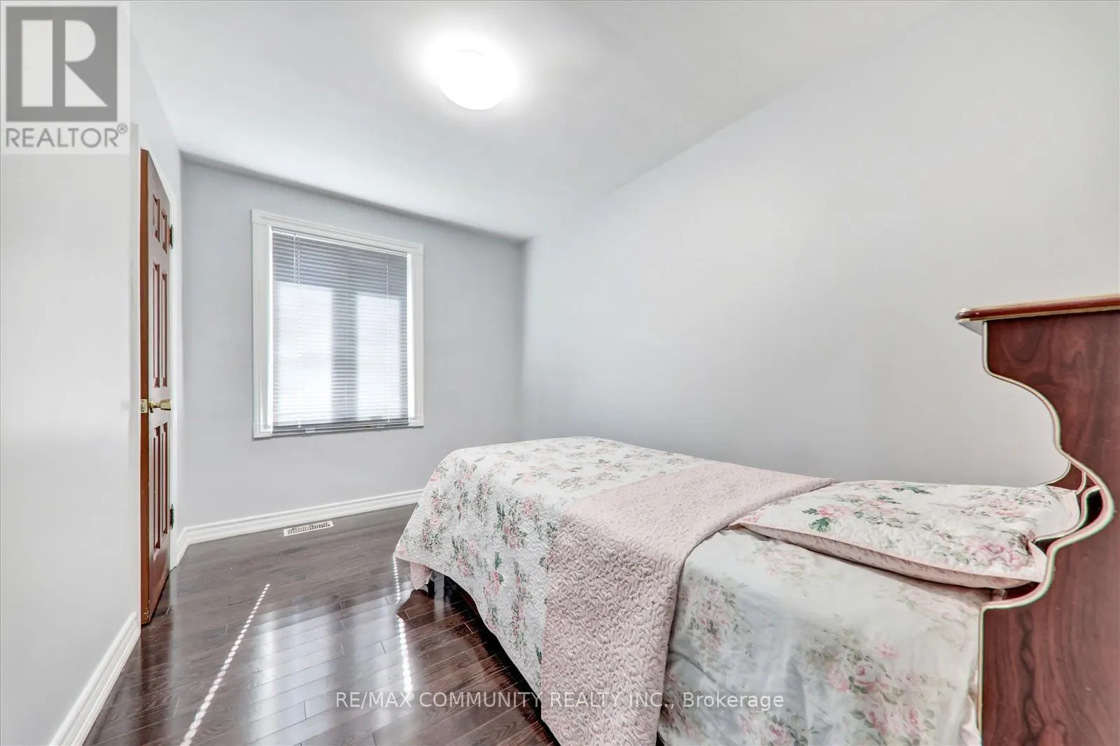 6 BARLOW ROAD