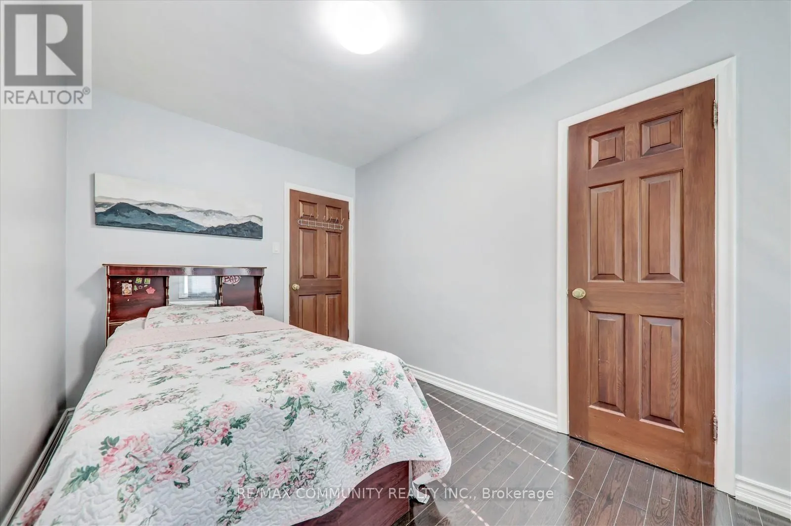 6 BARLOW ROAD