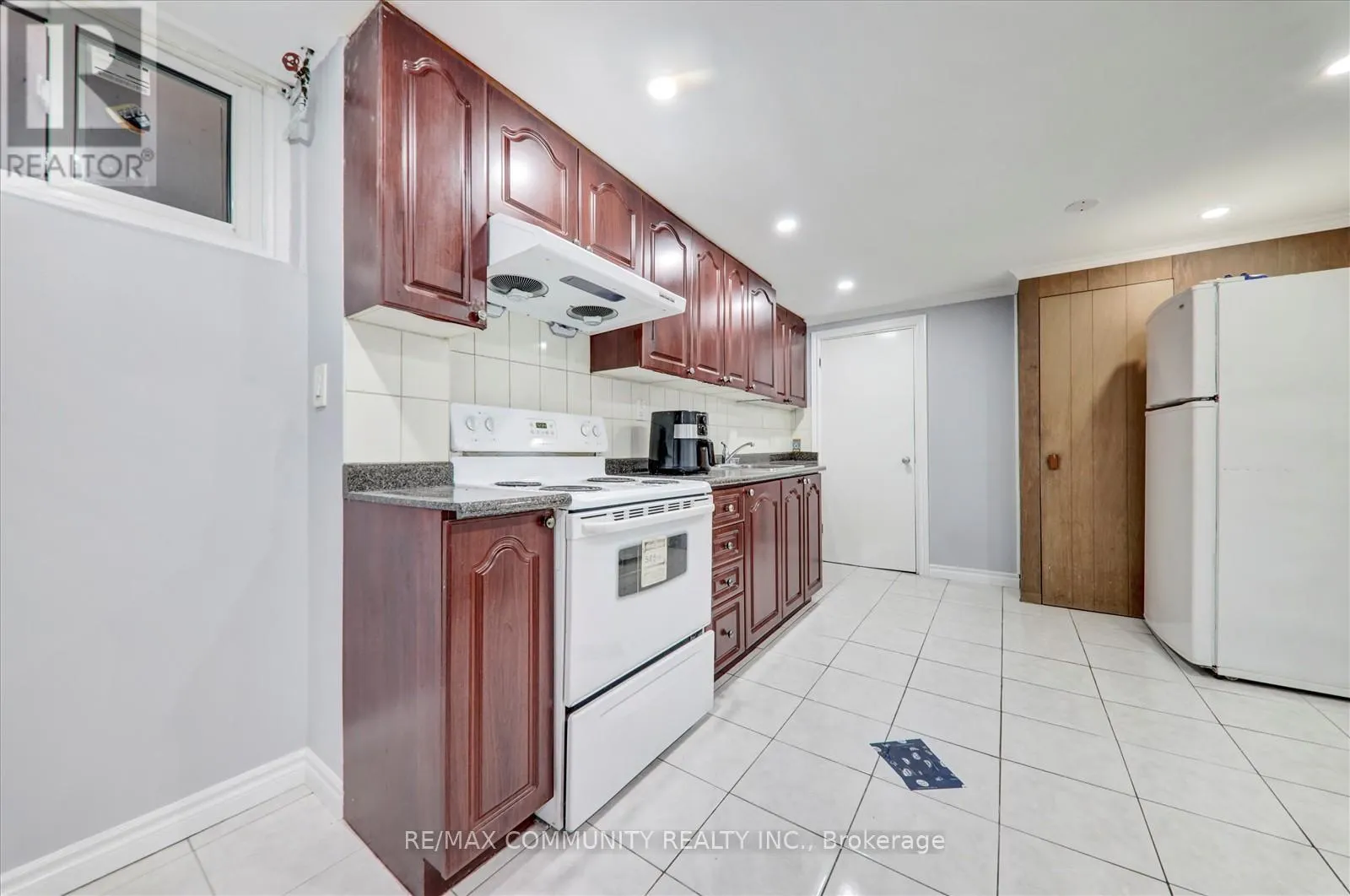 6 BARLOW ROAD