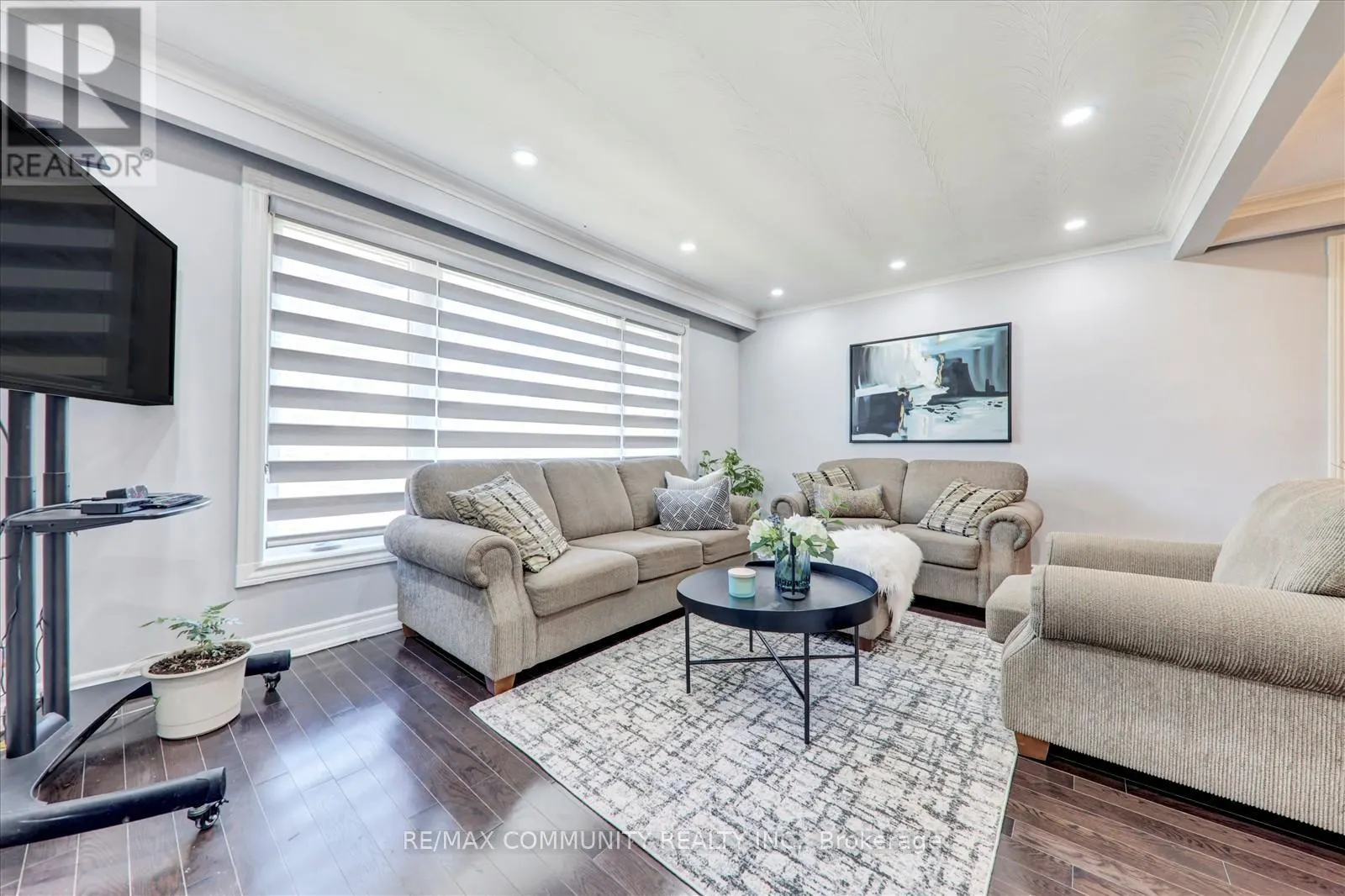 6 BARLOW ROAD