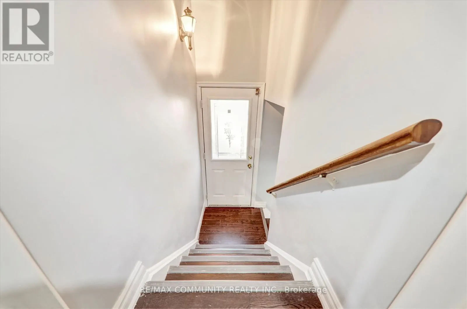 6 BARLOW ROAD