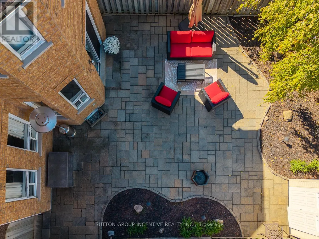 432 WOODSMERE CRESCENT
