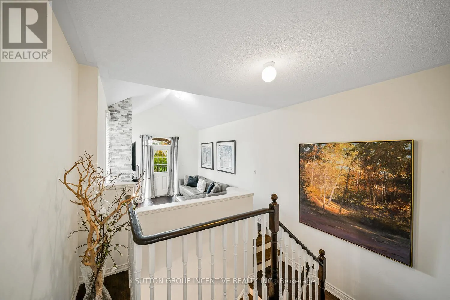 432 WOODSMERE CRESCENT